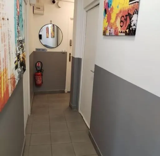 Rue De La Sante