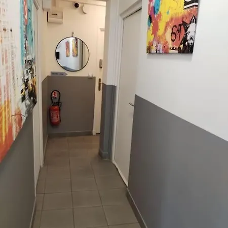 Rue De La Sante